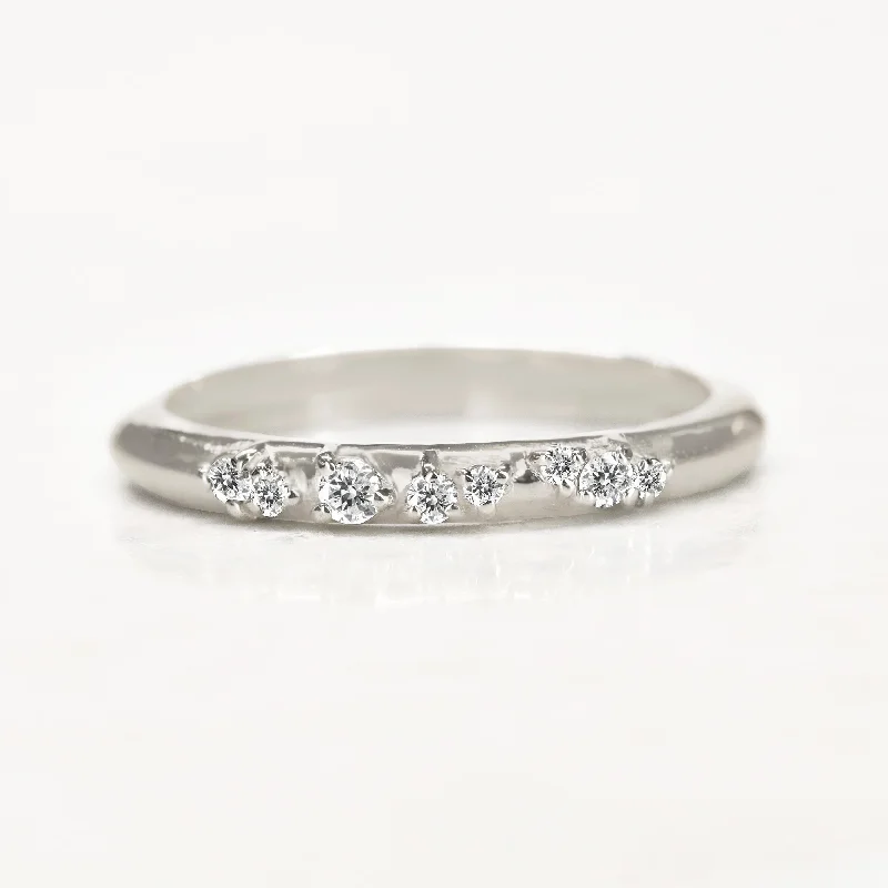 Women's Diamond Rings with Side - Stone Pave Setting for a Sparkling and Continuous ShineFleur Ring | white diamonds Women's Diamond Rings with Side - Stone Pave Setting for a Sparkling and Continuous ShineFleur Ring | white diamonds