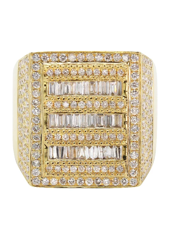 Women's Diamond Rings with Sapphire Accents in Blue for a Colorful and Sophisticated TouchMens Diamond Ring | 2.52 Carats | 14.79 Grams