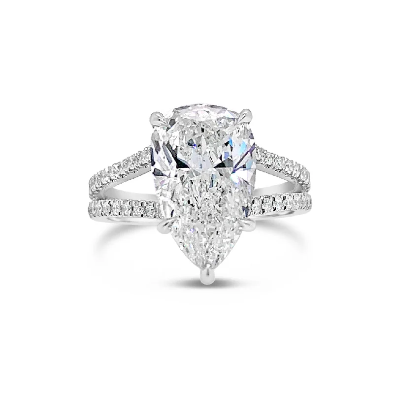 Men's Aquamarine Engagement Rings in 9K Gold with a Bezel - Set StonePear-Shaped Diamond Engagement Ring with Split Shank Men's Aquamarine Engagement Rings in 9K Gold with a Bezel - Set StonePear-Shaped Diamond Engagement Ring with Split Shank
