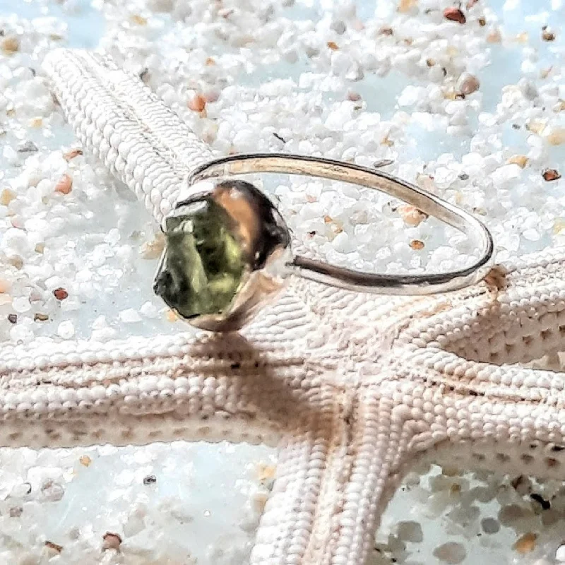 Art Deco - Inspired Women's Rings with Geometric Shapes in 14K GoldRAW PERIDOT - PETITE SILVER 925 Art Deco - Inspired Women's Rings with Geometric Shapes in 14K GoldRAW PERIDOT - PETITE SILVER 925