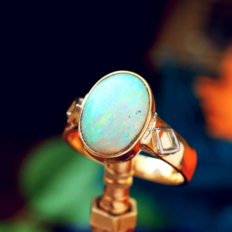Interlocking Band Women's Rings in White Gold for a Modern DesignStylish Vintage Crystal Opal Cabochon Ring Interlocking Band Women's Rings in White Gold for a Modern DesignStylish Vintage Crystal Opal Cabochon Ring