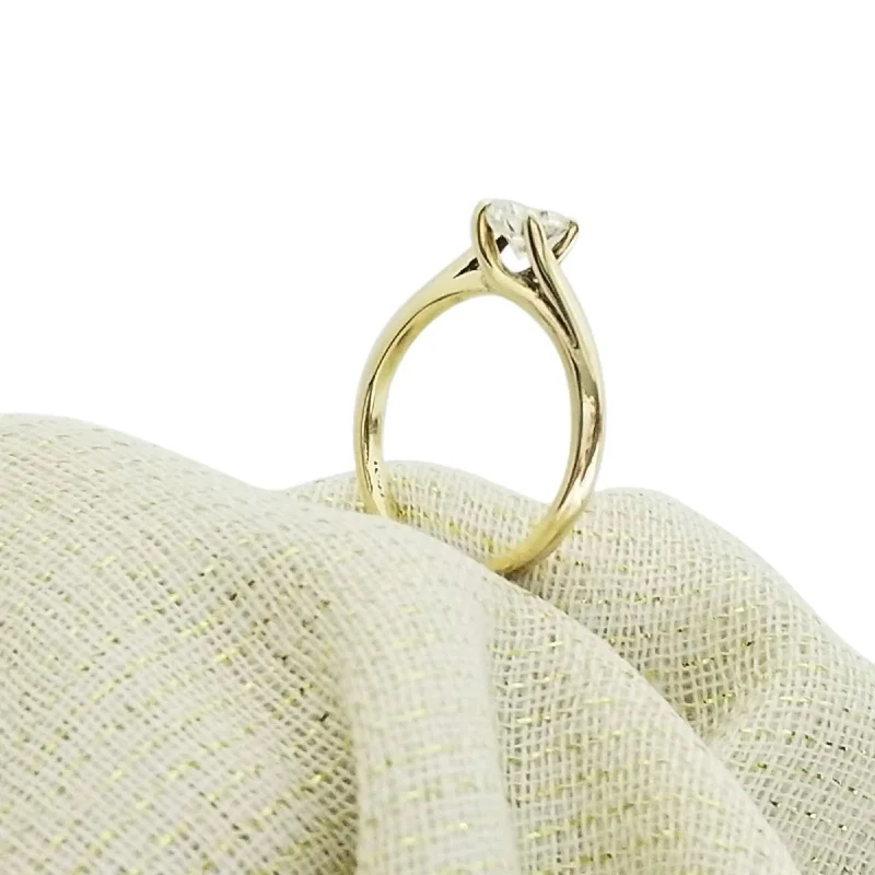Women's 18K Gold Solitaire Diamond Ring for an Elegant Everyday Look18kt Yellow Gold Diamond Ring Women's 18K Gold Solitaire Diamond Ring for an Elegant Everyday Look18kt Yellow Gold Diamond Ring