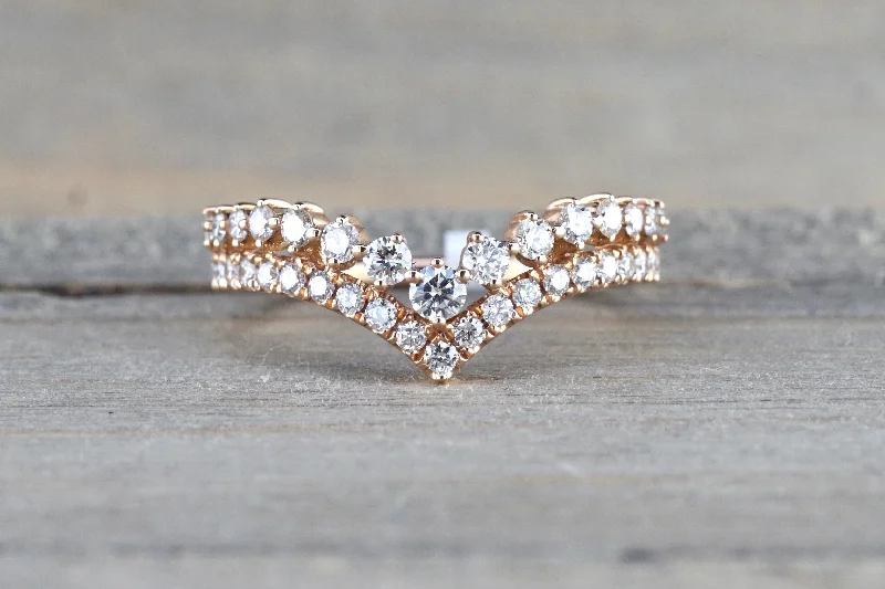 Men's zodiac - sign rings for a personalized touchDiamond V Groove Tiara Crown Ring FR01013 Men's zodiac - sign rings for a personalized touchDiamond V Groove Tiara Crown Ring FR01013