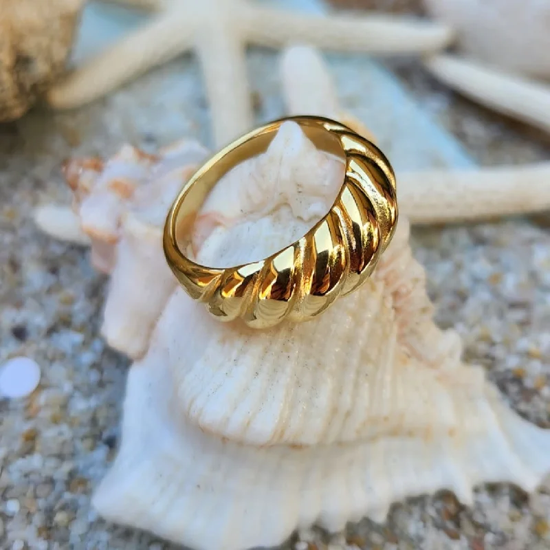Women's 18K Gold Solitaire Diamond Ring for an Elegant Everyday LookZANT CROISSANT GOLD - 18K WATERPROOF RING Women's 18K Gold Solitaire Diamond Ring for an Elegant Everyday LookZANT CROISSANT GOLD - 18K WATERPROOF RING