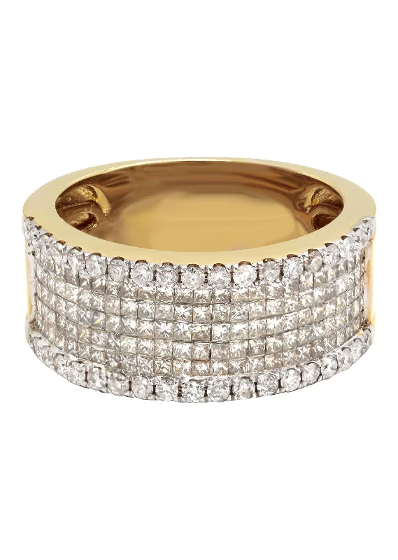 Pear - Shaped Women's Diamond Rings in Yellow Gold with a Single - Diamond Pendant LookMens Diamond Ring | 2.35 Carats | 9.97 Grams