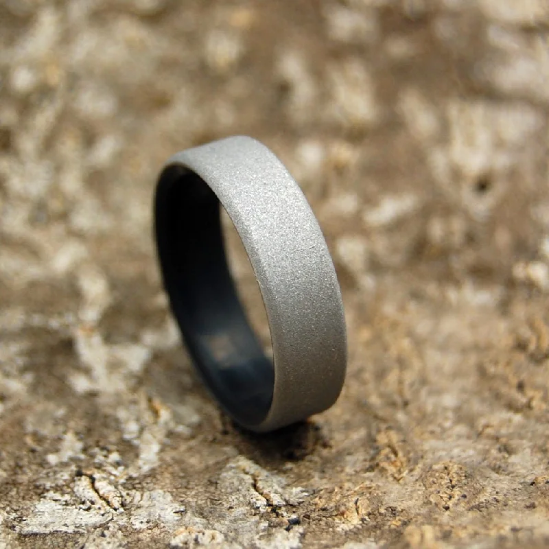 Men's anchor - themed rings for a nautical lookConquer Kore | Men's Onyx Stone & Titanium Wedding Ring