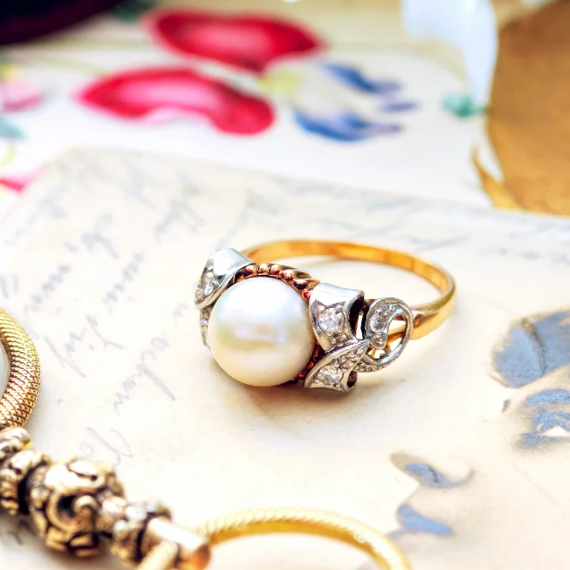 Floral - Patterned Women's Rings in 18K Yellow Gold for a Feminine LookA Sensational Vintage Art Deco Pearl & Diamond Ring Floral - Patterned Women's Rings in 18K Yellow Gold for a Feminine LookA Sensational Vintage Art Deco Pearl & Diamond Ring
