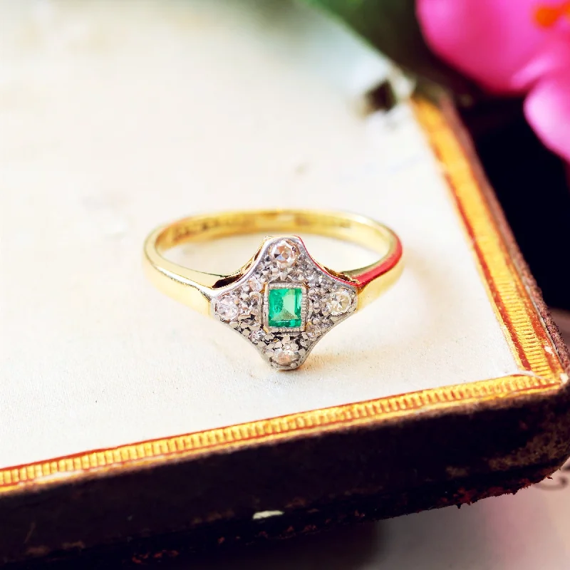 Floral - Patterned Women's Rings in 18K Yellow Gold for a Feminine LookVintage Art Deco Emerald & Diamond Cluster Ring Floral - Patterned Women's Rings in 18K Yellow Gold for a Feminine LookVintage Art Deco Emerald & Diamond Cluster Ring
