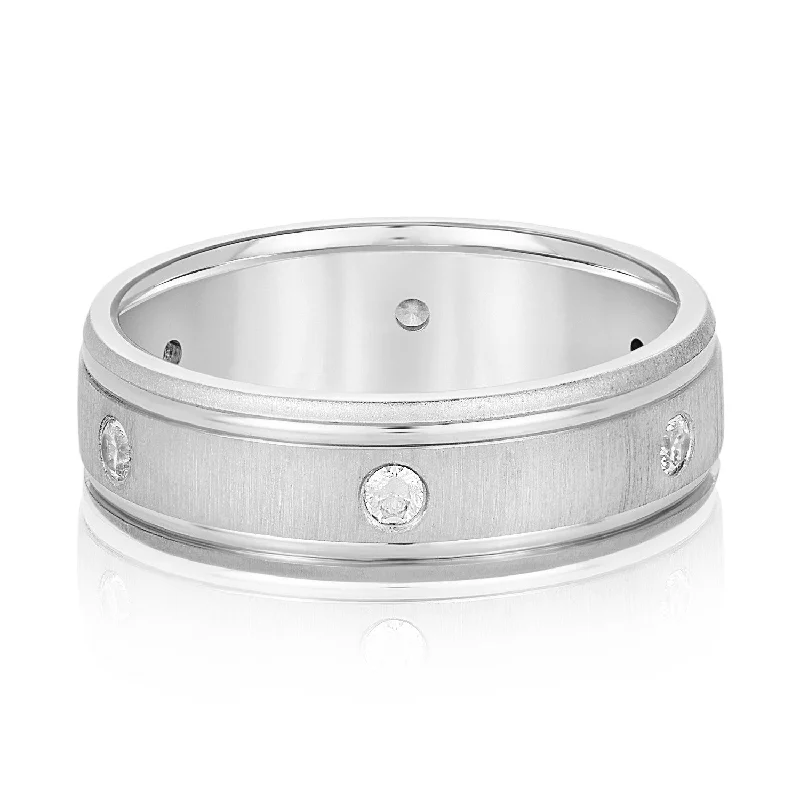 Men's adjustable - size rings for a perfect fitBezel Set Diamond Men's Wedding Band
