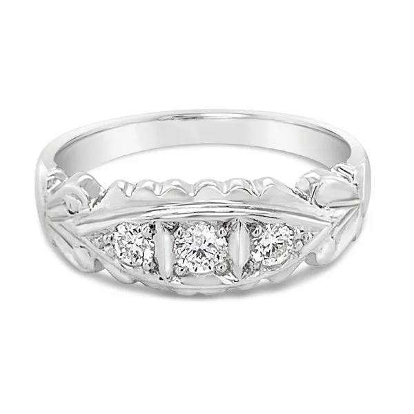 Tennis - Style Women's Diamond Rings with a Continuous Row of Diamonds for a Classic and Versatile Look9ct White Gold Three Diamond Ring Tennis - Style Women's Diamond Rings with a Continuous Row of Diamonds for a Classic and Versatile Look9ct White Gold Three Diamond Ring