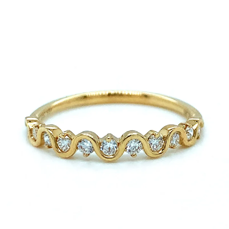 Cushion - Cut Women's Diamond Rings in Platinum with a Soft and Romantic AppearanceYellow Gold Diamond Ring - "Curves & Sparkle" Cushion - Cut Women's Diamond Rings in Platinum with a Soft and Romantic AppearanceYellow Gold Diamond Ring - "Curves & Sparkle"