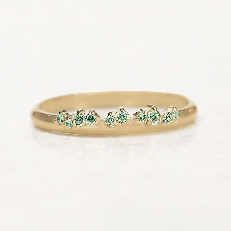Signature - Design Women's Diamond Rings with a Brand - Specific Pattern and High - Quality DiamondsAmara Ring II | green diamonds Signature - Design Women's Diamond Rings with a Brand - Specific Pattern and High - Quality DiamondsAmara Ring II | green diamonds