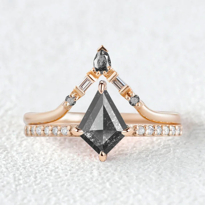 Pear - Shaped Women's Diamond Rings in Yellow Gold with a Single - Diamond Pendant LookSalt and Pepper Diamond Ring Set 2pcs Pear - Shaped Women's Diamond Rings in Yellow Gold with a Single - Diamond Pendant LookSalt and Pepper Diamond Ring Set 2pcs