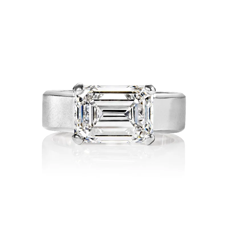 Cluster - Style Women's Diamond Rings with Multiple Small Diamonds Arranged in a Stunning PatternLeokadia 7 Carat F VS1 Emerald Cut Diamond Solitaire Engagement Ring in Platinum Cluster - Style Women's Diamond Rings with Multiple Small Diamonds Arranged in a Stunning PatternLeokadia 7 Carat F VS1 Emerald Cut Diamond Solitaire Engagement Ring in Platinum