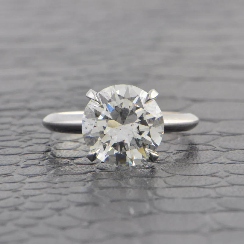 Solitaire diamond engagement ring with a platinum setting for a classic and elegant lookGIA 3.01ct. G-SI2 Round Brilliant Cut Diamond Engagement Ring in White Gold Solitaire diamond engagement ring with a platinum setting for a classic and elegant lookGIA 3.01ct. G-SI2 Round Brilliant Cut Diamond Engagement Ring in White Gold