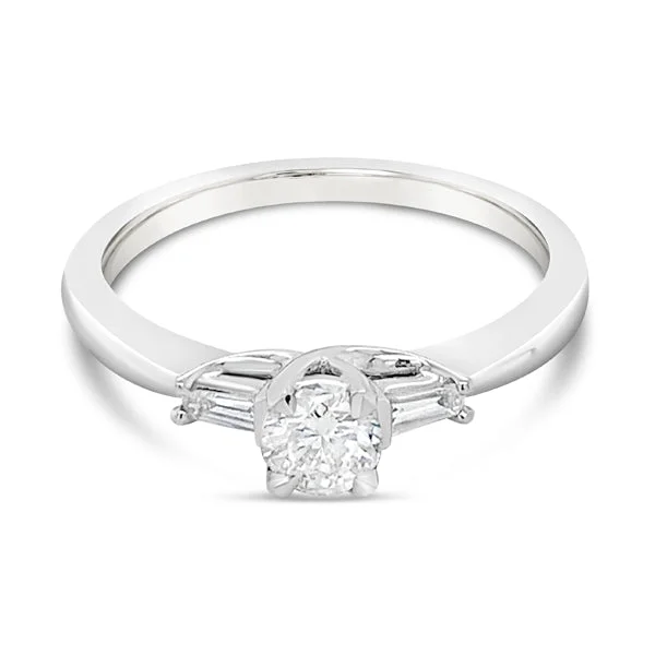 Women's Diamond Rings with Amethyst and Diamond Combinations for a Purple - Hued EleganceSolitaire Diamond Ring with Baguette Shoulders Women's Diamond Rings with Amethyst and Diamond Combinations for a Purple - Hued EleganceSolitaire Diamond Ring with Baguette Shoulders