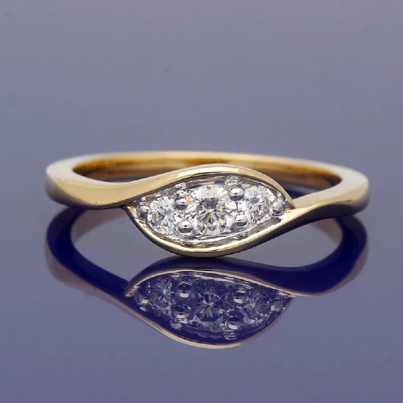Men's Tanzanite Engagement Rings in Palladium with a Three - Stone Arrangement18ct Yellow Gold Diamond Trilogy Twist Ring Men's Tanzanite Engagement Rings in Palladium with a Three - Stone Arrangement18ct Yellow Gold Diamond Trilogy Twist Ring