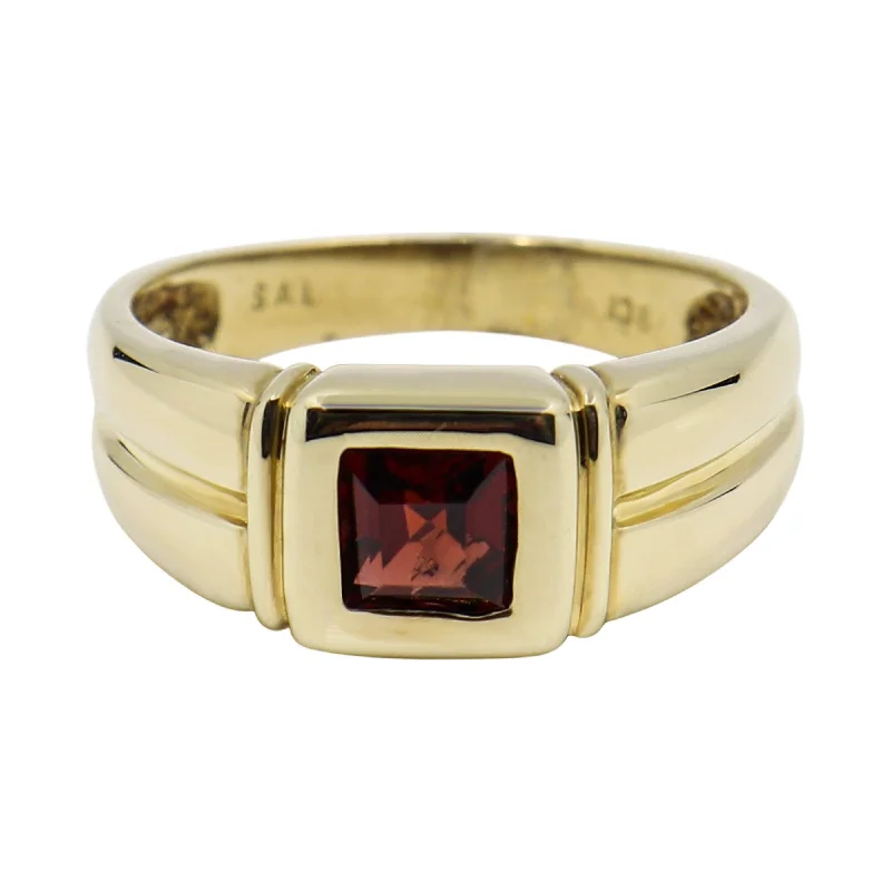 Interlocking Band Women's Rings in White Gold for a Modern DesignGarnet Gemstone set in Yellow Ring Interlocking Band Women's Rings in White Gold for a Modern DesignGarnet Gemstone set in Yellow Ring