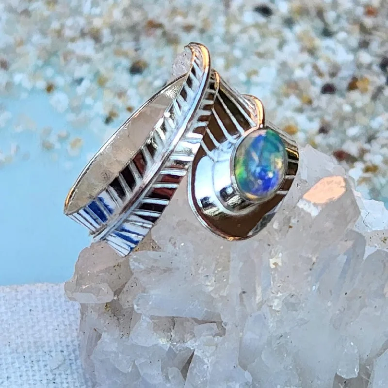 Interlocking Band Women's Rings in White Gold for a Modern DesignOPAL LEAF - 925 ADJUSTABLE OPAL RING Interlocking Band Women's Rings in White Gold for a Modern DesignOPAL LEAF - 925 ADJUSTABLE OPAL RING