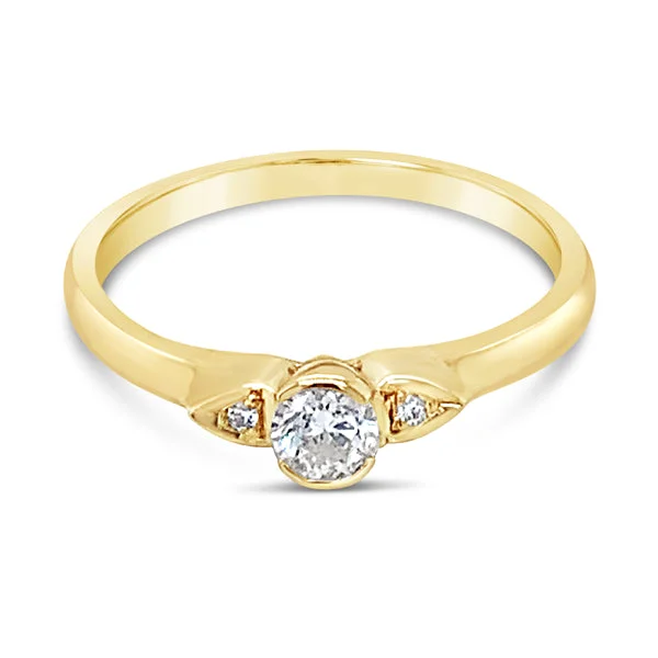 Heart - Shaped Women's Diamond Rings in Rose Gold for a Romantic and Symbolic Gift9ct Yellow Gold Round Brilliant Cut Diamond Ring 0.21ct Heart - Shaped Women's Diamond Rings in Rose Gold for a Romantic and Symbolic Gift9ct Yellow Gold Round Brilliant Cut Diamond Ring 0.21ct