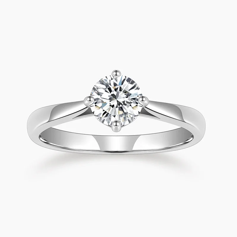 Floral - Patterned Women's Rings in 18K Yellow Gold for a Feminine LookRound Cut Zirconia Solitaire Ring Floral - Patterned Women's Rings in 18K Yellow Gold for a Feminine LookRound Cut Zirconia Solitaire Ring