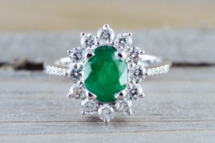 Men's beaded rings with semi - precious stones18k White Gold Natural Emerald Oval Diamond Halo Band Engagement Ring Men's beaded rings with semi - precious stones18k White Gold Natural Emerald Oval Diamond Halo Band Engagement Ring